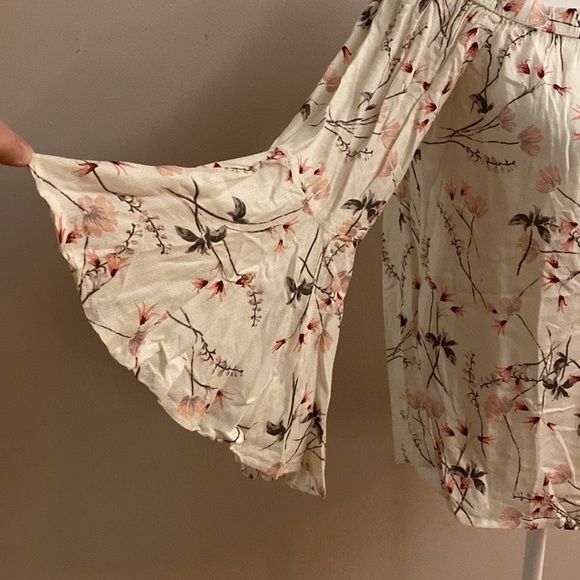 Lucky Brand Bell Sleeve Floral Off Shoulder Bohemian Floral Blouse - Picture 3 of 13